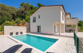 Nice home in Mundanije w/ Outdoor swimming pool and 4 Bedrooms